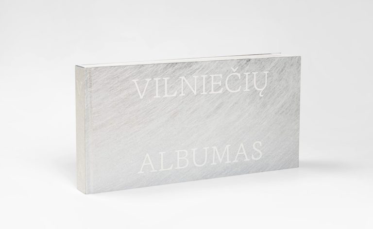Šimtametės tradicijos įkvėptas „Vilniečių albumas“ kviečia pažvelgti į sostinę žinomų menininkų, rašytojų, mokslininkų akimis