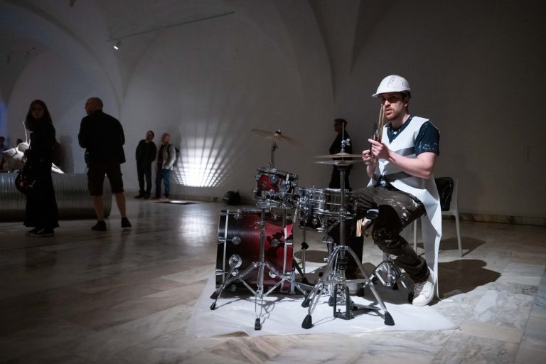 Performanso „Arsenalas – arkos pjūviai“ pakartojimas parodos uždarymo proga