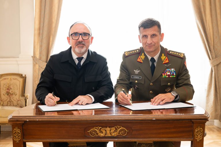 Lietuvos nacionalinis dailės muziejus ir Lietuvos kariuomenė pasirašė naują bendradarbiavimo sutartį