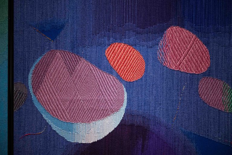 Spalva, faktūra, ritmas, linija, paviršius. Edukacijų programa parodoje „Feliksas Jakubauskas (1949–2025). Audimo laimė“